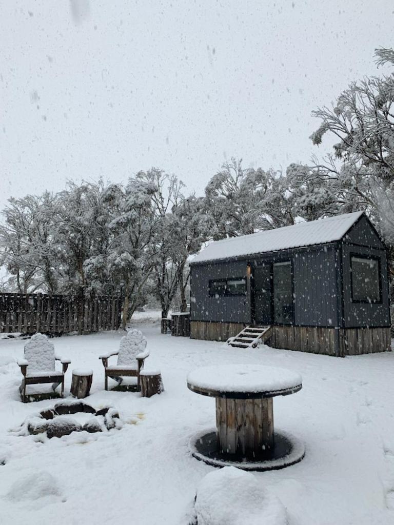 Big Yard Escapes - Two Off-Grid Tiny Houses On The Mowamba River Jindabyne Exterior photo