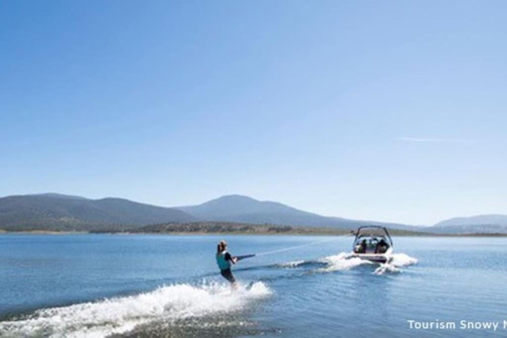 Big Yard Escapes - Two Off-Grid Tiny Houses On The Mowamba River Jindabyne Exterior photo