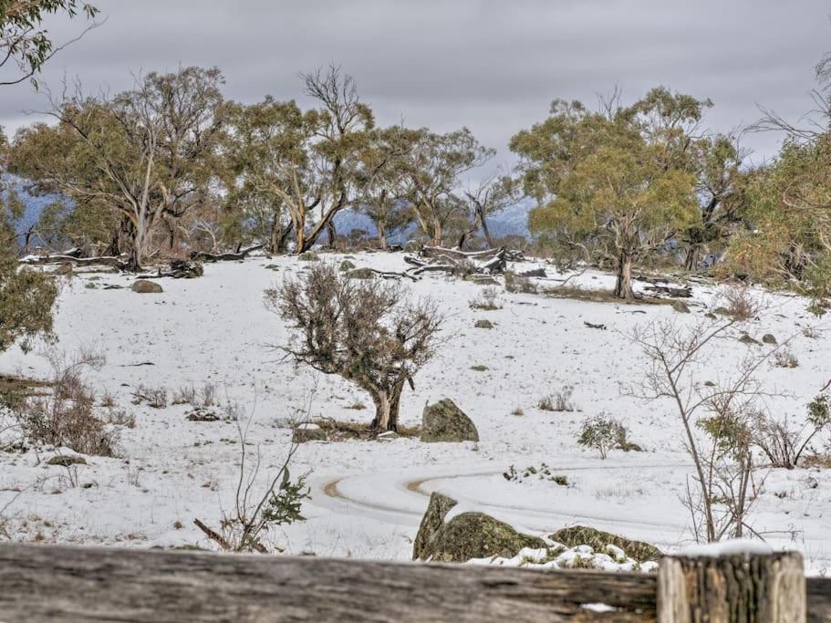 Big Yard Escapes - Two Off-Grid Tiny Houses On The Mowamba River Jindabyne Exterior photo