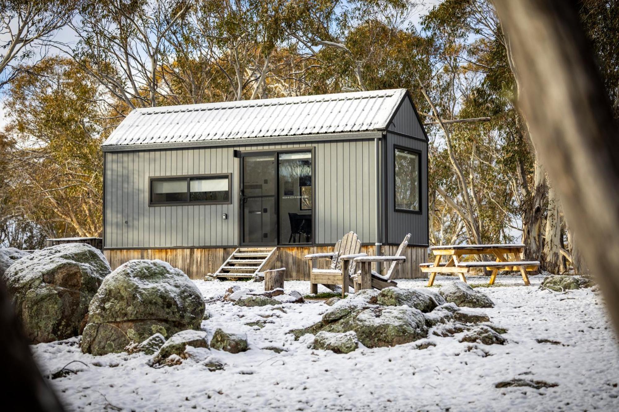 Big Yard Escapes - Two Off-Grid Tiny Houses On The Mowamba River Jindabyne Exterior photo