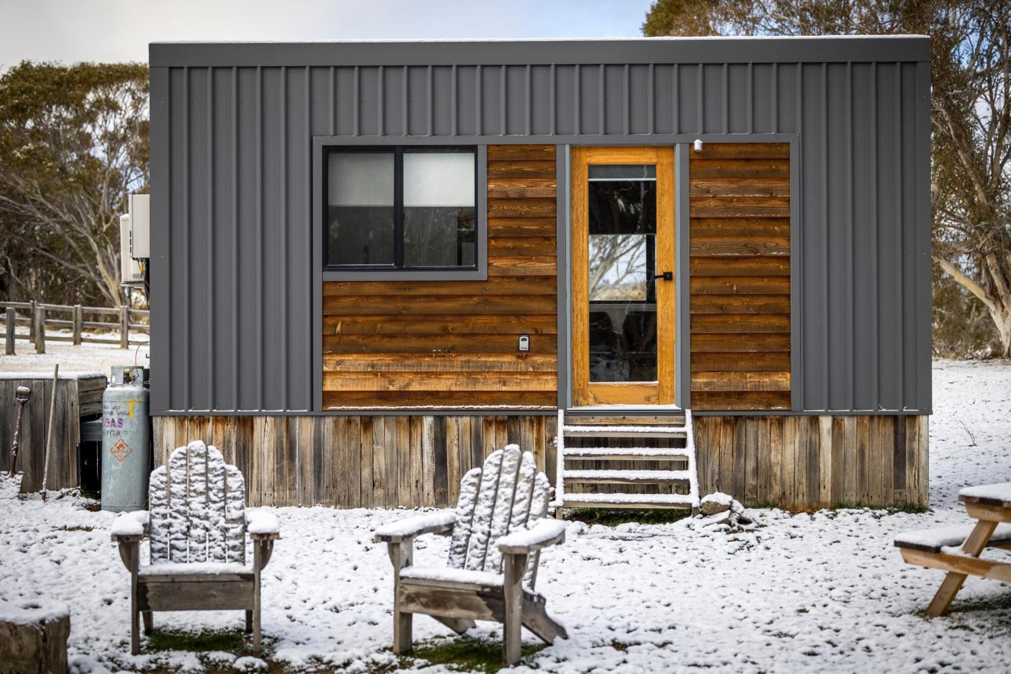 Big Yard Escapes - Two Off-Grid Tiny Houses On The Mowamba River Jindabyne Exterior photo